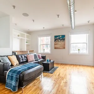 Modern 2 Bedroom - Heart Of Leslieville Apartment