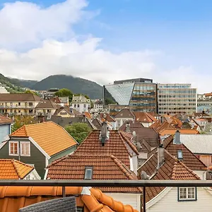 Dinbnb I Historical Two-floor With Rooftop Panorama I 1645 Heritage Apartment Bergen