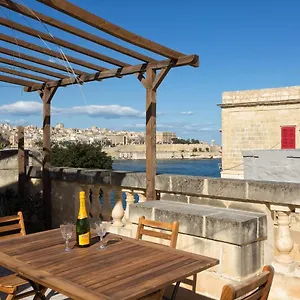 Traditional Maltese Townhouse, Roof Terrace And Views Apartment Senglea
